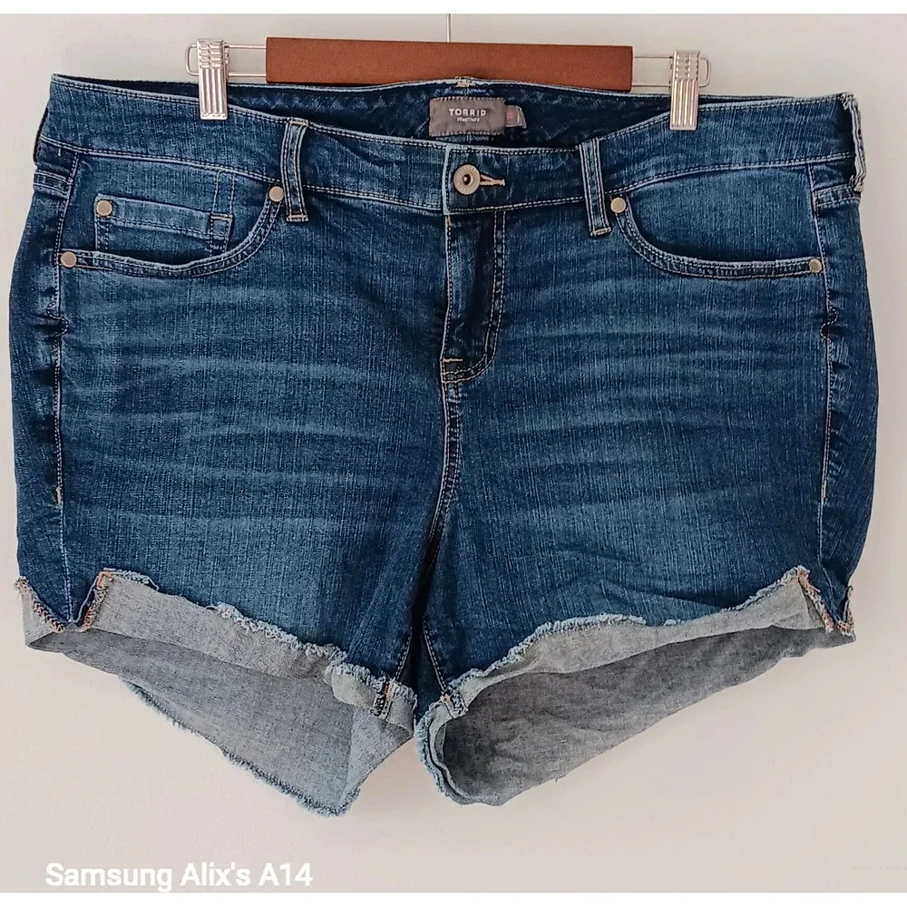 Torrid Plus Size 18 Shorts‎  Blue Denim Stretch Cotton Spandex Comfortable Fit